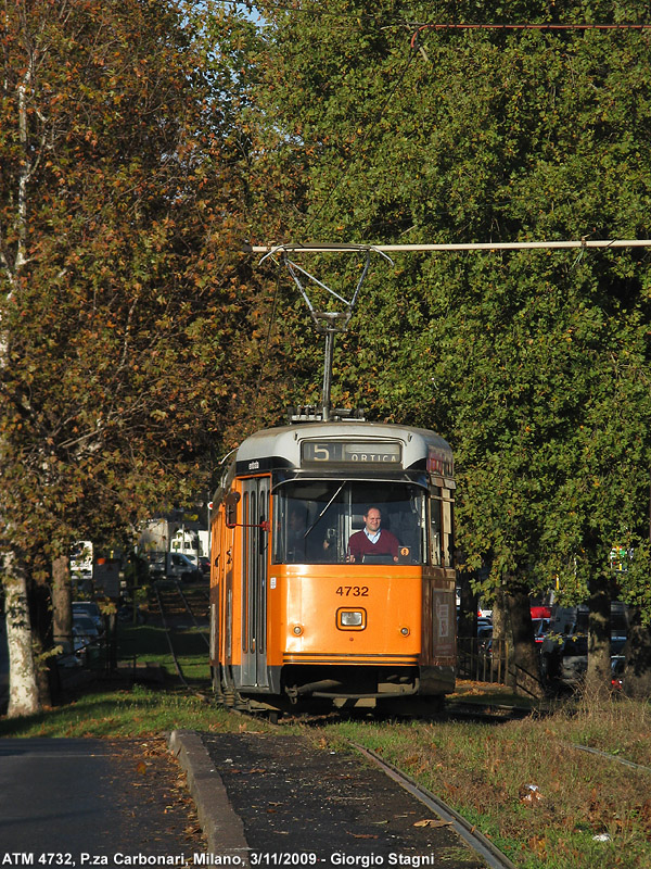 I binari verso la periferia - P.za Carbonari.
