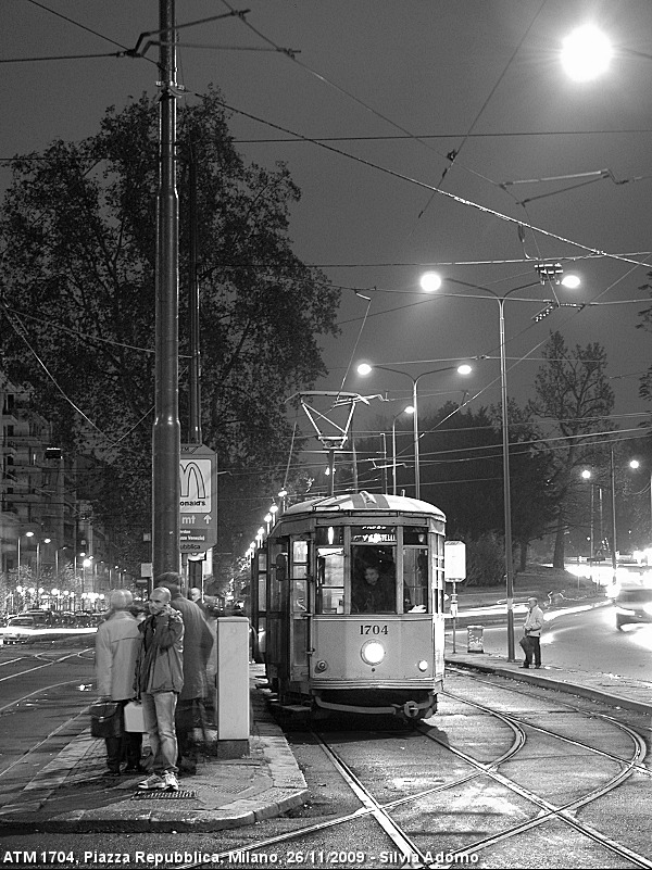 Bianco e nero - Piazza Repubblica.