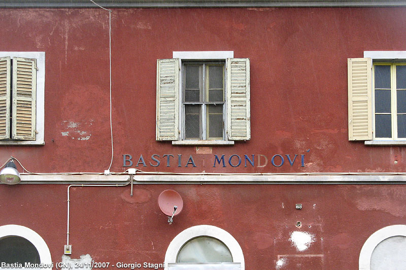 Iscrizioni sulla parete - Bastia Mondov.