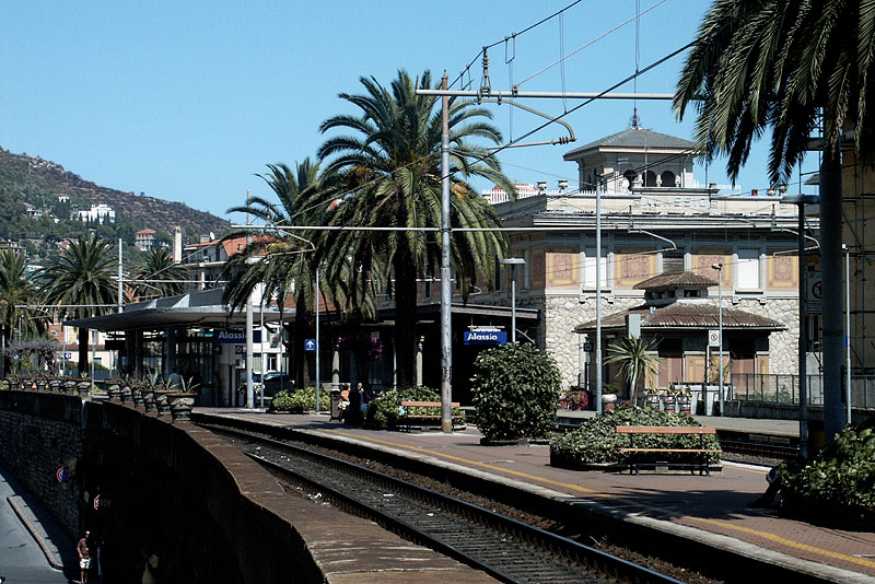 C'era una volta l'architettura ferroviaria - <i>[controesempio] </i>Alassio.