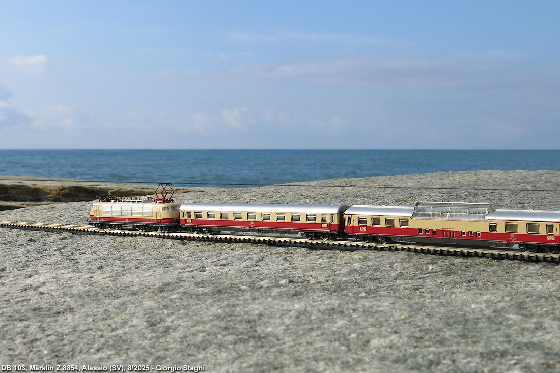 Uno sguardo in Z - 8854 (BR 103).