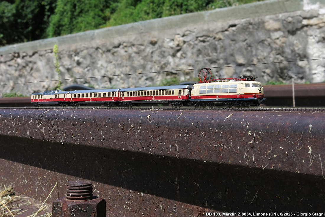 Uno sguardo in Z - 8854 (BR 103).