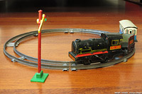 I treni INGAP a molla - Locomotiva e carrozza.